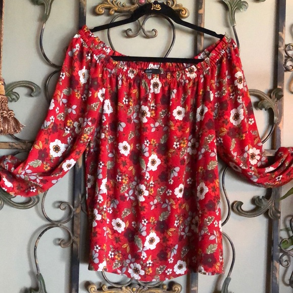 Gibson Tops - NWOT Sweet print blouse w/ 3/4 sleeve w/bow tie